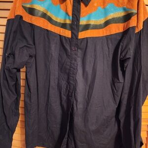 Black Western style women's shirt. Wrangler size Medium. 100% Cotton.